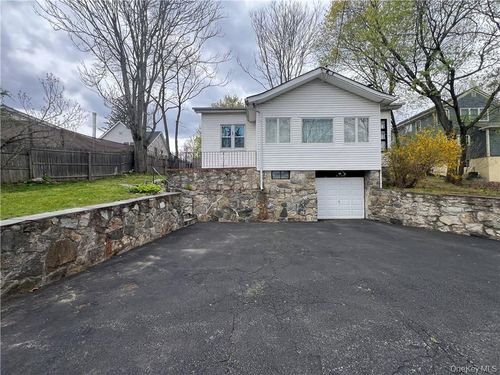 3180 Lincoln Dr, Mohegan Lake, NY, 10547-1608 | Card Image