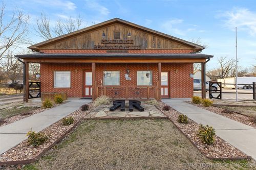 723 N Oak Ave, Ada, OK, 74820-3261 | Card Image