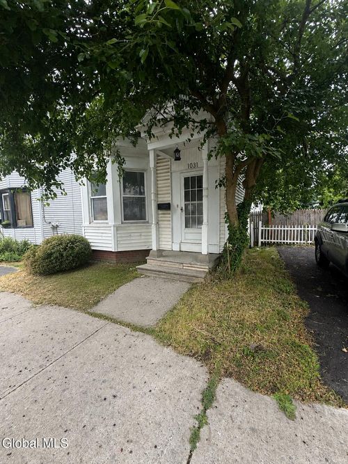 1031 3rd St, Rensselaer, NY, 12144-1913 | Card Image
