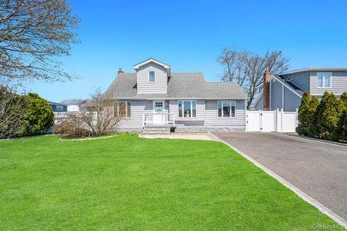 398 33rd St, Lindenhurst, NY, 11757-3239 | Card Image