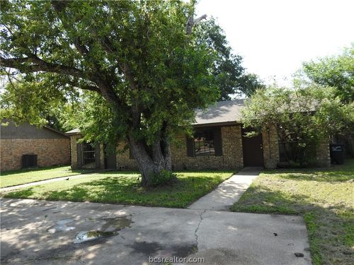 210-208-210 Bucknell Ct, College Station, TX, 77840-4612 | Card Image