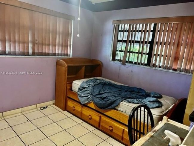 665 Ne 178th St, House other with 3 bedrooms, 2 bathrooms and null parking in Miami FL | Image 13