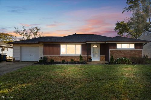 885 Lake Breeze Rd, Sheffield Lake, OH, 44054-2041 | Card Image