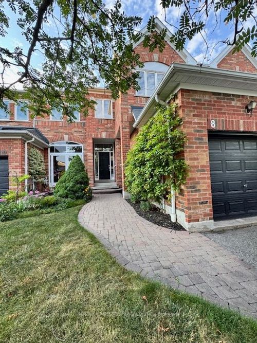 8 Blacksmith Lane, Whitby, ON, L1P1N2 | Card Image