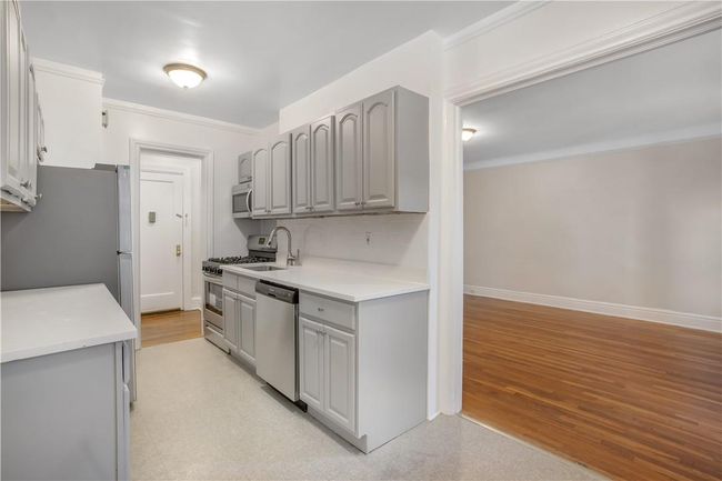 APT-6J - 234 Martine Ave, Condo with 2 bedrooms, 1 bathrooms and 1 parking in White Plains NY | Image 5
