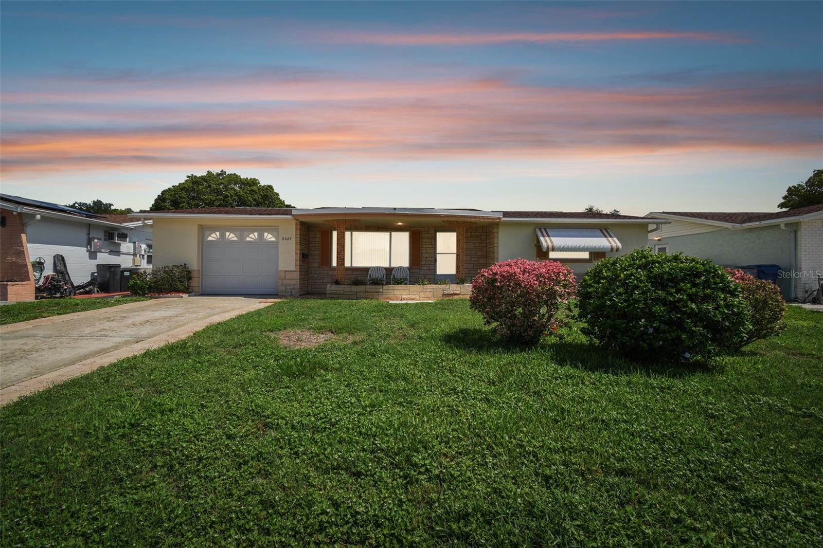 Falcon Dr, Holiday, FL 34690