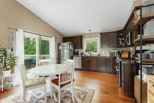 31 Durham St E, Lindsay, ON, K9V5R5 | Card Image