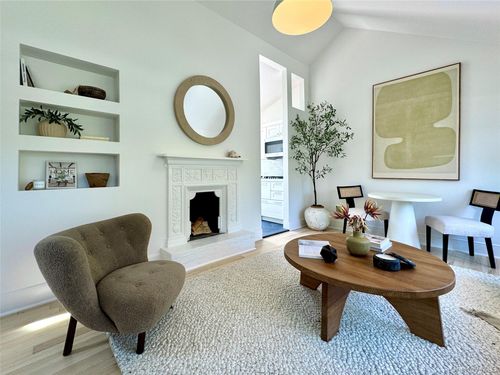 3-92 Ocean Ave, East Hampton, NY, 11937-8005 | Card Image