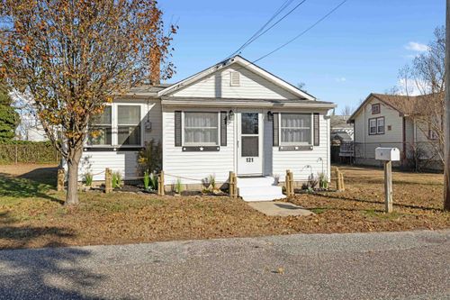 121 E Pacific Ave, Villas, NJ, 08251-2633 | Card Image