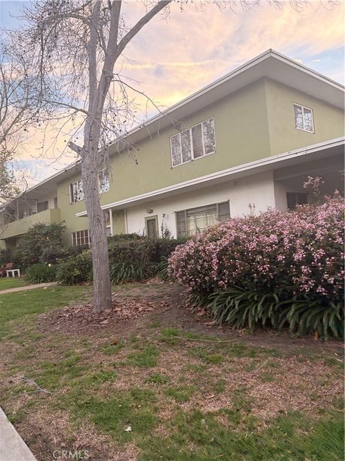 5222 Village Grn, Los Angeles, CA, 90016-5208 | Card Image