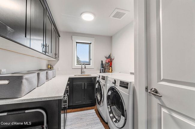 Walk in Laundry room | Image 26