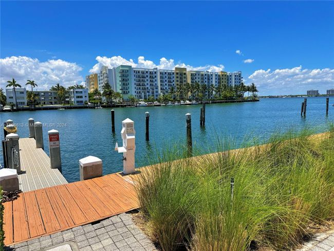 1501 - 7928 East Dr, Condo with 2 bedrooms, 2 bathrooms and null parking in North Bay Village FL | Image 60