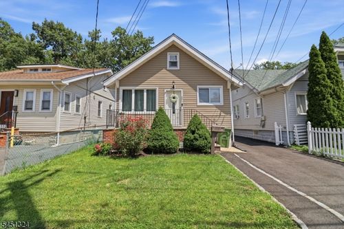 621 Spruce St, Roselle Park, NJ, 07204-1710 | Card Image