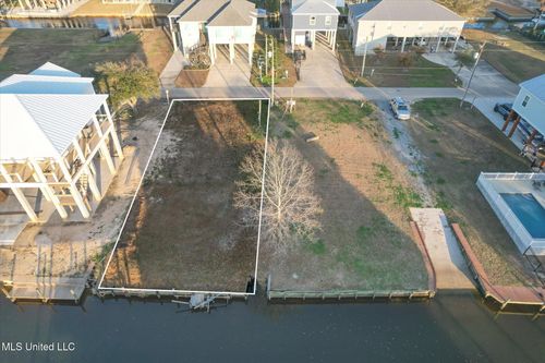 86 Fiber St, Bay Saint Louis, MS, 39520-8944 | Card Image