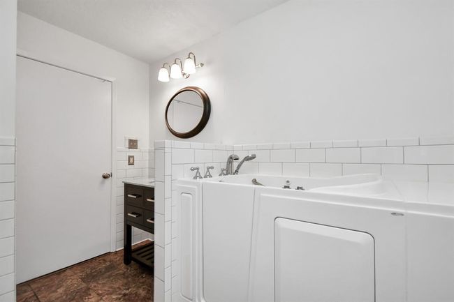 Guest Bath features a Step-In Tub | Image 29