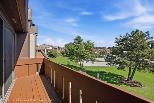 19 Westwood Dr, Indian Head Park, IL, 60525-9007 | Card Image