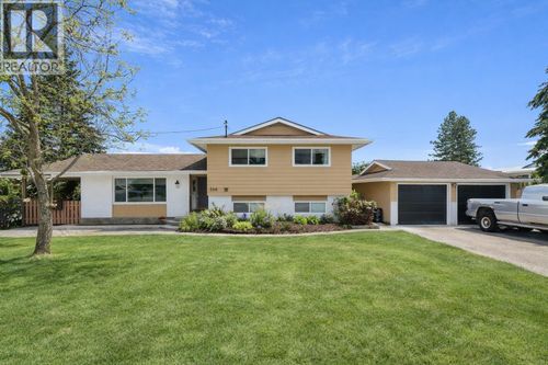 668 Tozer Ave, Kelowna, BC, V1W2A5 | Card Image