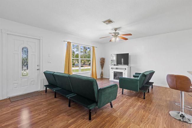 733 Se Academy Ln, House other with 2 bedrooms, 2 bathrooms and null parking in Port St. Lucie FL | Image 5