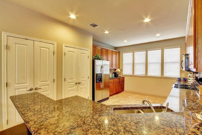 6701 Covered Bridge Dr, Condo with 3 bedrooms, 3 bathrooms and null parking in Austin TX | Image 6