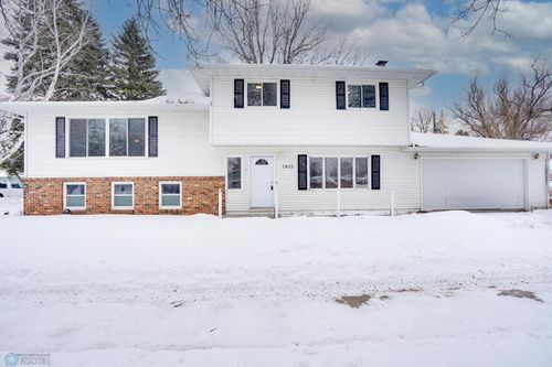 1815 20th Avenue S, Moorhead, MN, 56560 | Card Image