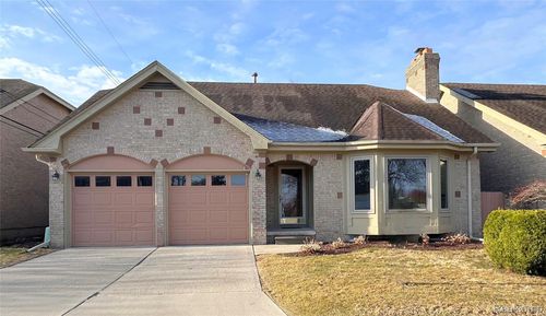 22560 Van St, Saint Clair Shores, MI, 48081-2499 | Card Image