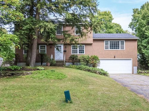 22 Sandalwood Rd, South Burlington, VT, 05403-7829 | Card Image