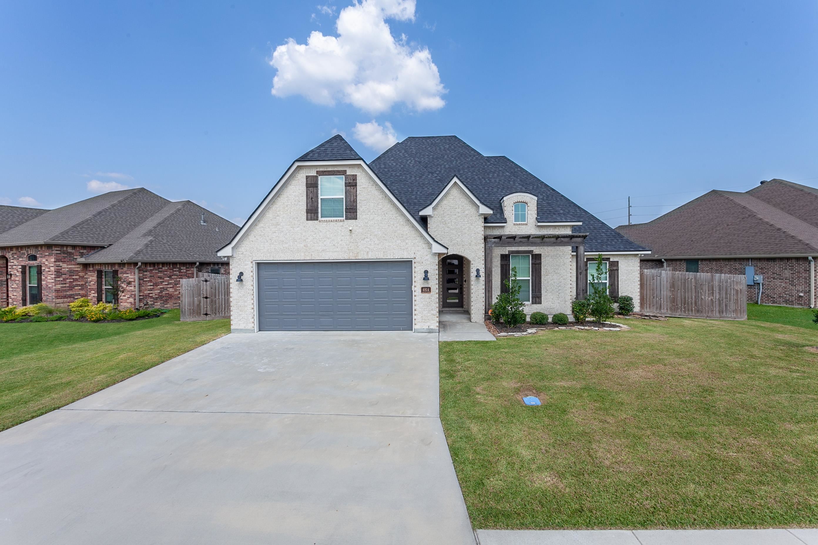 Augusta Dr, Groves, TX 77619