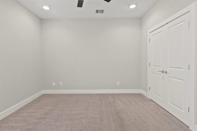 B - 5816 Gardendale Dr, House other with 3 bedrooms, 3 bathrooms and 2 parking in Houston TX | Image 9