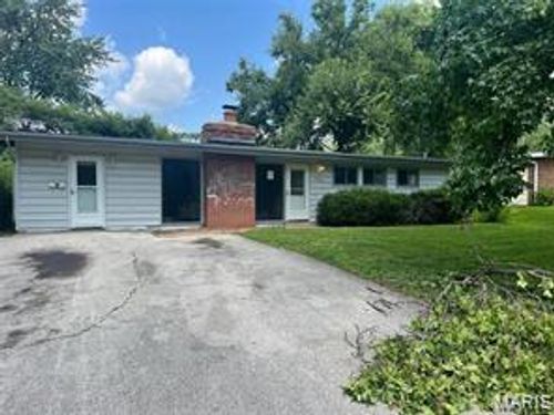 785 Bobbins Ln, Florissant, MO, 63033-5701 | Card Image