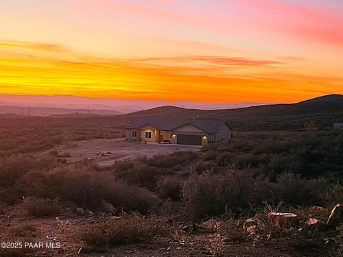 15963 E Valentine Ln, Dewey-Humboldt, AZ, 86327-4556 | Card Image