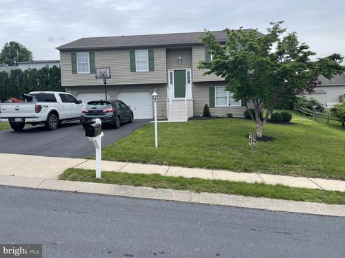 130 Asbury Ct, MOUNT WOLF, PA, 17347-9551 | Card Image