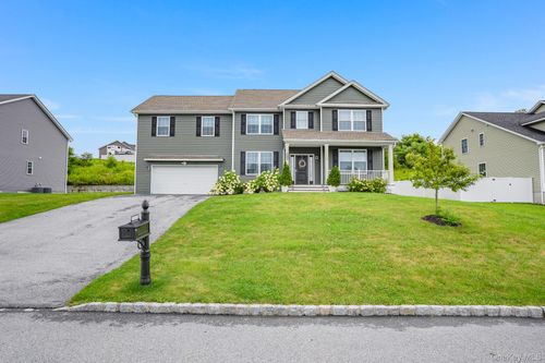 149 Stratford Dr, Poughkeepsie, NY, 12603-6838 | Card Image