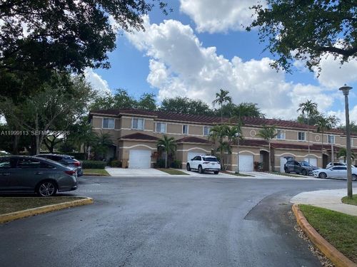 7690 S Southwood Cir, Davie, FL, 33328-3856 | Card Image