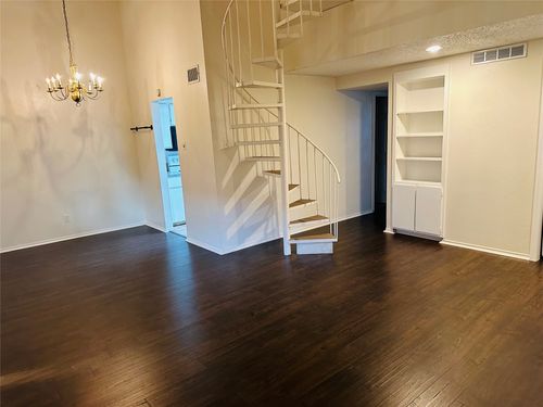 307-2401 Leon St, Austin, TX, 78705-4627 | Card Image