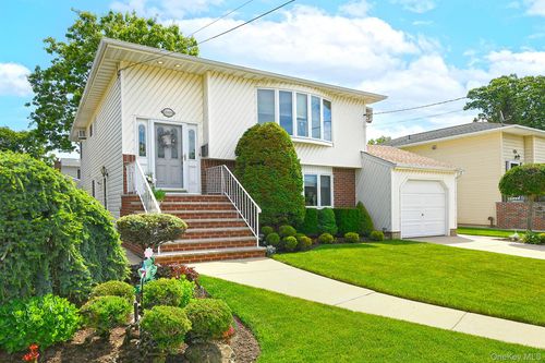 1989 Charles St, Bellmore, NY, 11710-3209 | Card Image