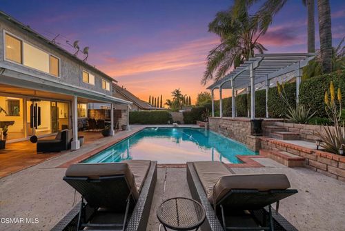 2371 Larch St, Simi Valley, CA, 93065-2209 | Card Image