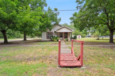 610 Sw 3rd Street, House other with 3 bedrooms, 2 bathrooms and null parking in Kerens TX | Image 2