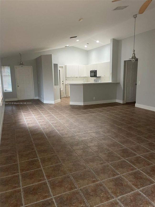 4432 - 4432 Dogwood Cir, House other with 3 bedrooms, 2 bathrooms and null parking in Weston FL | Image 6