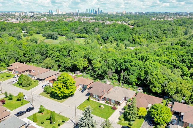94 Camborne Ave, House other with 4 bedrooms, 2 bathrooms and 5 parking in North York ON | Image 28