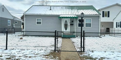 909 Dupont Ave, Nitro, WV, 25143-2115 | Card Image