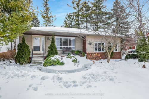 121 Twyn Rivers Drive, Pickering, ON, L1V6L1 | Card Image