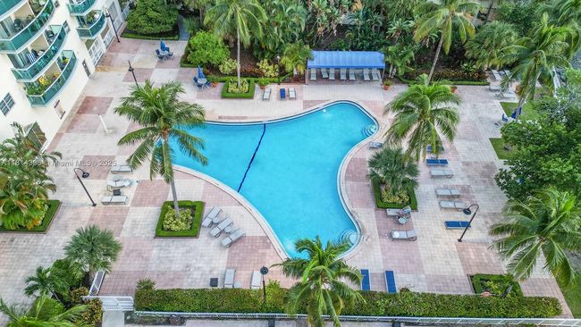 7 - 19390 Collins Ave, Condo with 2 bedrooms, 2 bathrooms and null parking in Sunny Isles Beach FL | Image 25