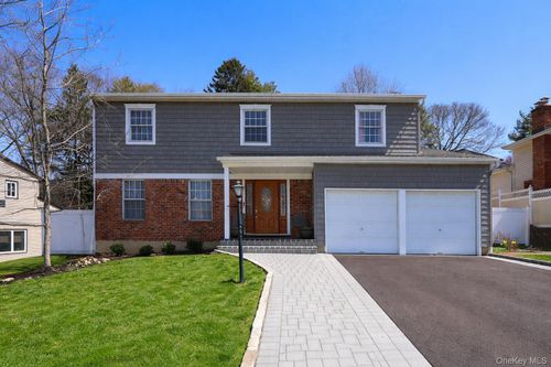 70 Marsulin Dr, Syosset, NY, 11791-3822 | Card Image