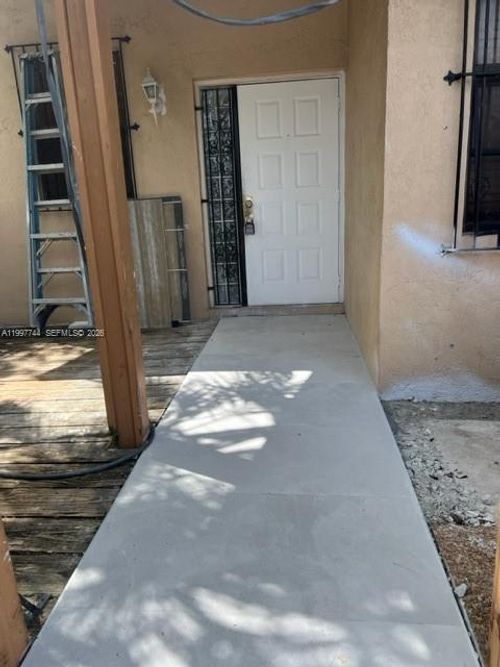 6714 Nw 188th Ter, Hialeah, FL, 33015 | Card Image