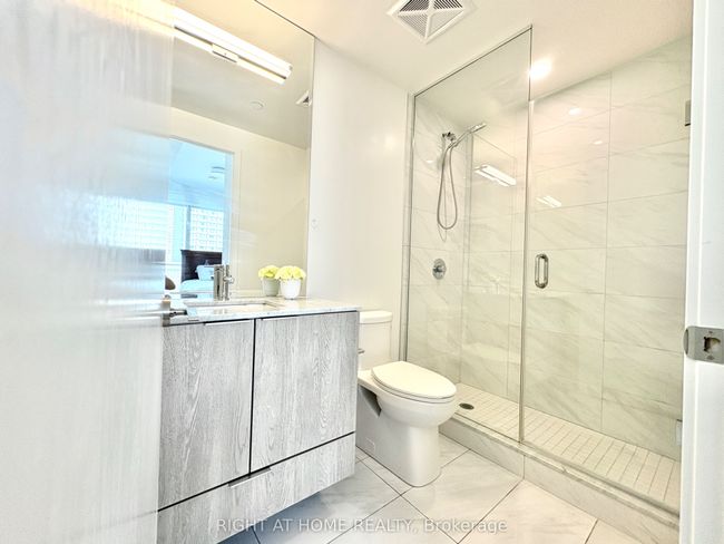 715 - 15 Queens Quay E, Condo with 2 bedrooms, 2 bathrooms and null parking in Toronto ON | Image 11