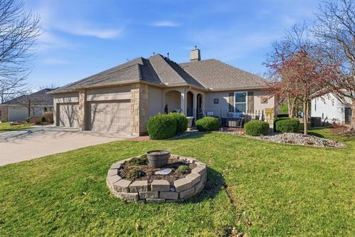 4136 Sw Minnesota Dr, Lee's Summit, MO, 64082-8211 | Card Image
