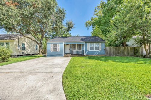 221 E 2nd St, Deer Park, TX, 77536-2727 | Card Image
