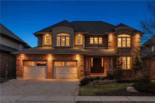 325 Deerfoot Trail, Waterloo, ON, N2K0B4 | Card Image