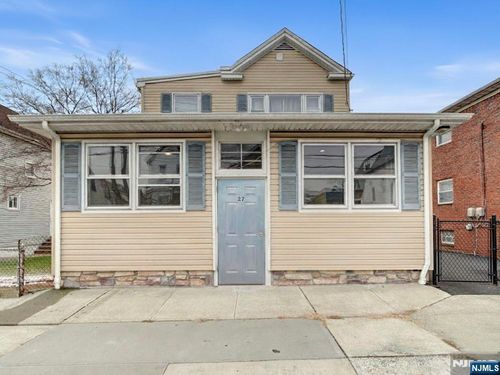 27 Honiss St, Belleville, NJ, 07109-1055 | Card Image