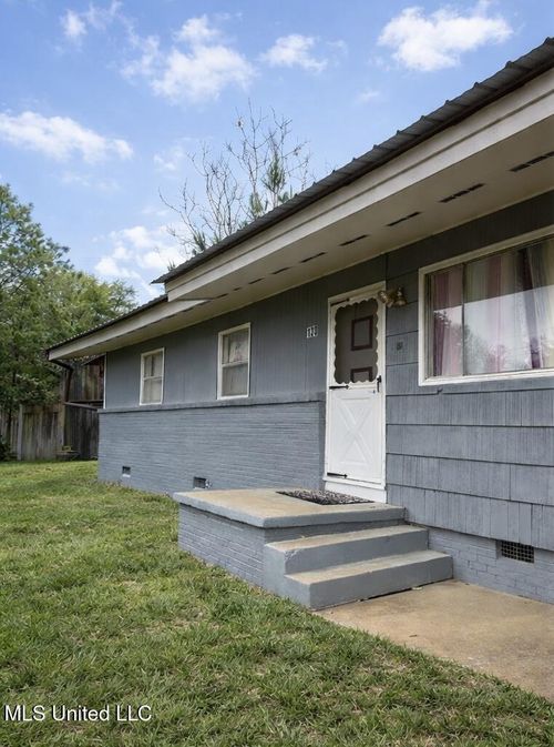 130 Rebel Cir, Jackson, MS, 39212-2327 | Card Image